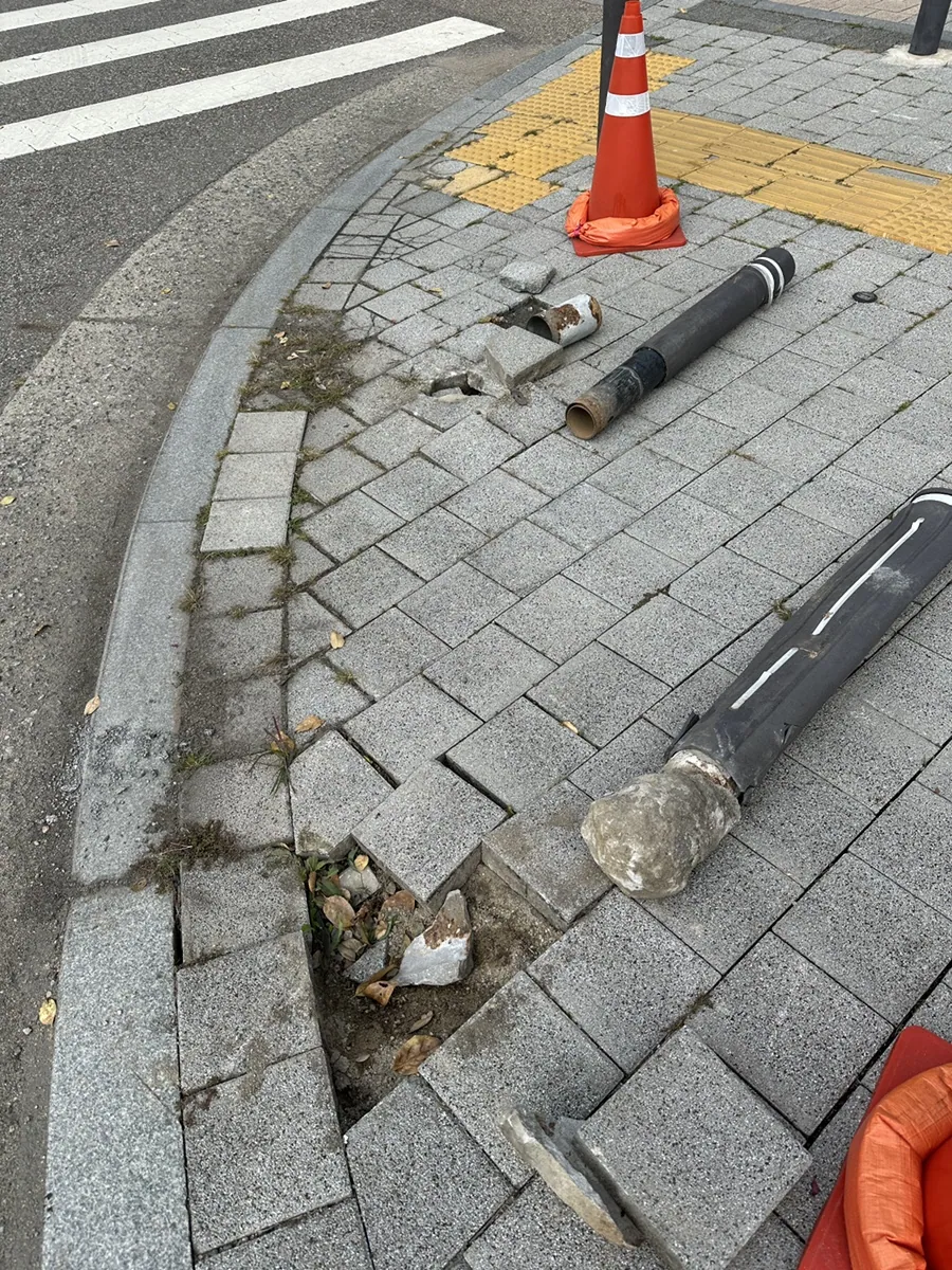 볼라드 반사경 설치 시공 전 사진