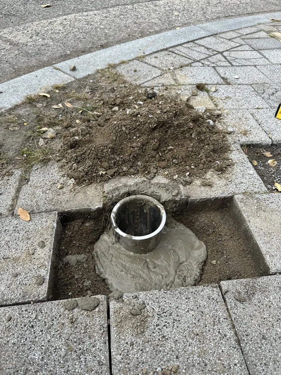 볼라드 반사경 설치 작업 과정 사진