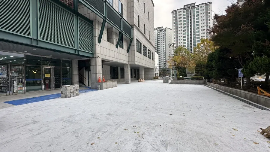 보도블럭 시공 시공을 마친 현장